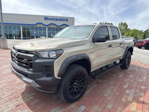 Sand Dune Metallic 2024 Chevrolet Colorado Trail Boss