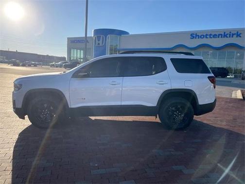 2023 GMC Acadia AT4