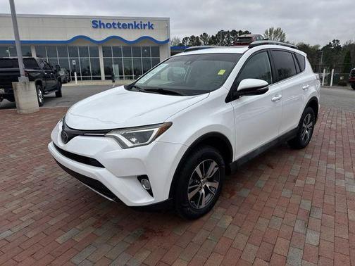 Super White 2018 Toyota RAV4 XLE