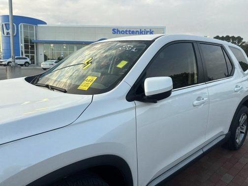 White 2024 Honda Pilot EX-L 7-Passenger