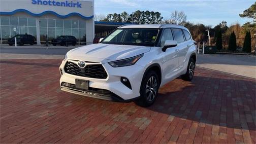 2022 Toyota Highlander Hybrid XLE
