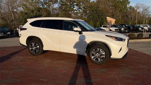 2022 Toyota Highlander Hybrid XLE