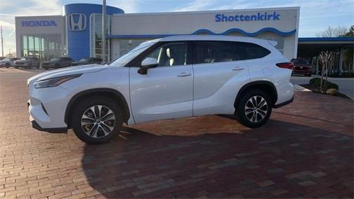 2022 Toyota Highlander Hybrid XLE