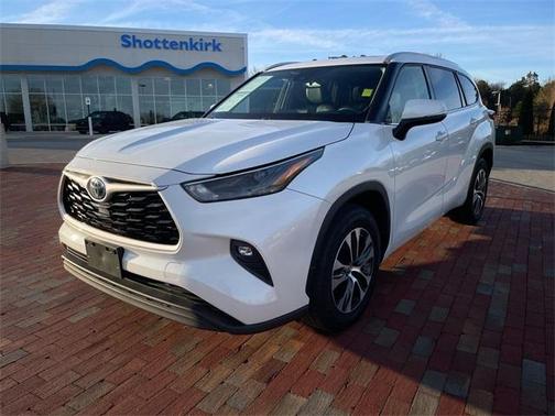 2022 Toyota Highlander Hybrid XLE