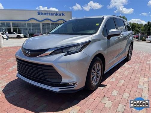 2022 Toyota Sienna XLE