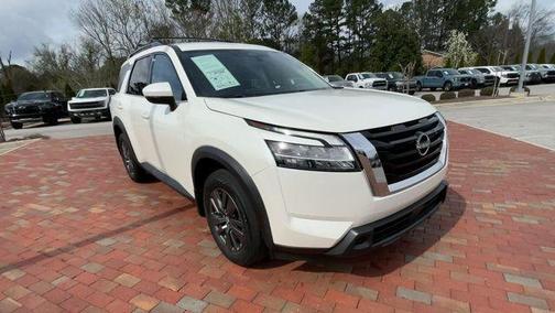 2022 Nissan Pathfinder SV