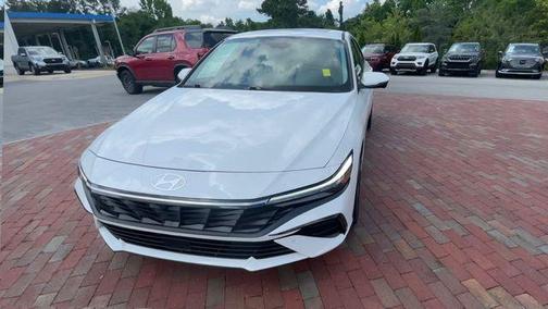 White 2024 Hyundai ELANTRA Limited
