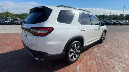 White 2023 Honda Pilot Elite