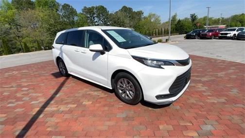 2023 Toyota Sienna LE
