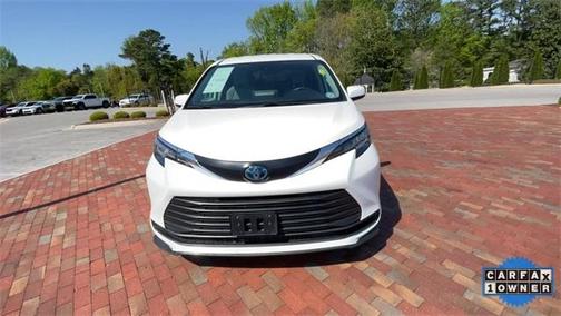 2023 Toyota Sienna LE