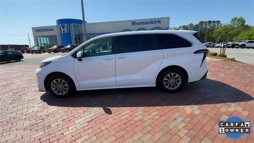 2023 Toyota Sienna LE