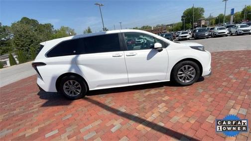 2023 Toyota Sienna LE