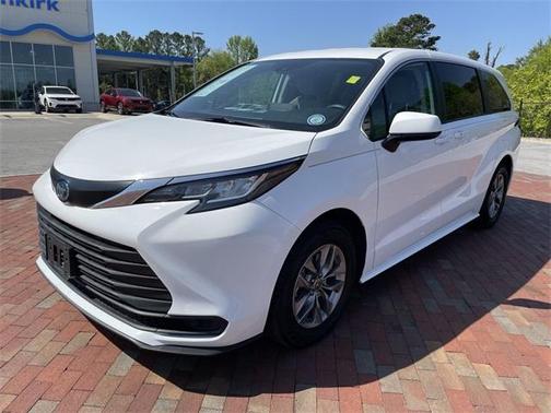 2023 Toyota Sienna LE