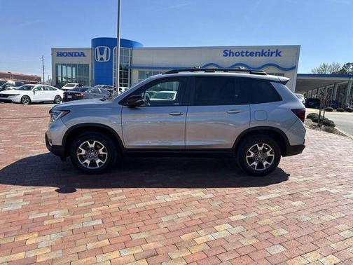 Lunar Silver Metallic 2023 Honda Passport TrailSport