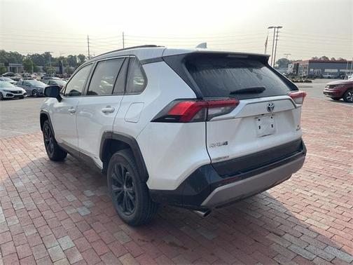2022 Toyota RAV4 Hybrid SE
