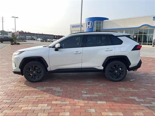 2022 Toyota RAV4 Hybrid SE