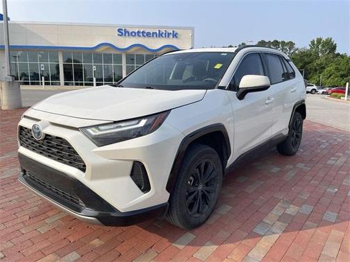 2022 Toyota RAV4 Hybrid SE