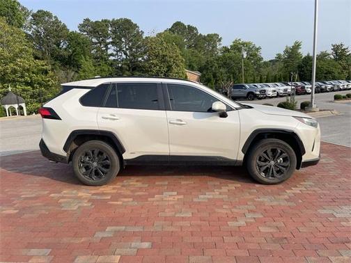 2022 Toyota RAV4 Hybrid SE