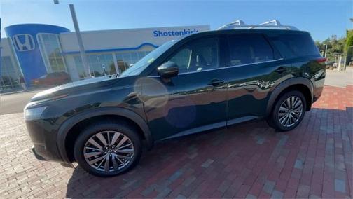 2022 Nissan Pathfinder SL
