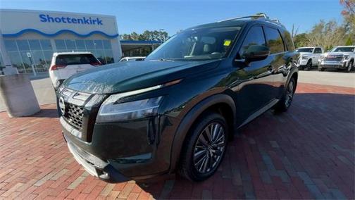 2022 Nissan Pathfinder SL