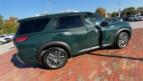 2022 Nissan Pathfinder SL