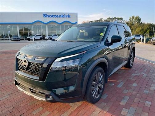 2022 Nissan Pathfinder SL