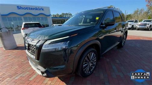 2022 Nissan Pathfinder SL