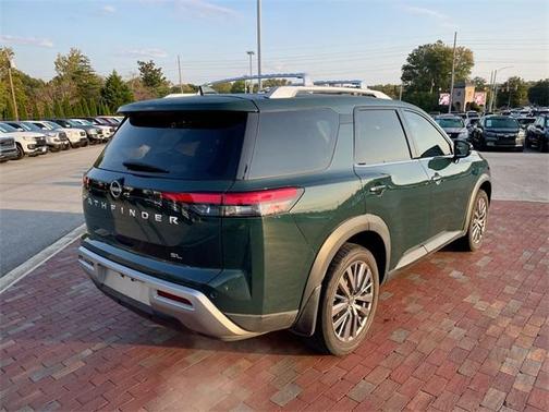 2022 Nissan Pathfinder SL