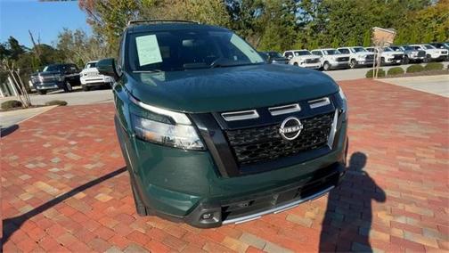 2022 Nissan Pathfinder SL