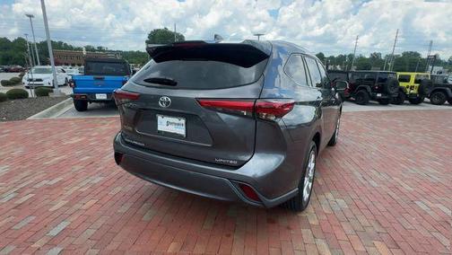 Magnetic Gray Metallic 2023 Toyota Highlander Limited