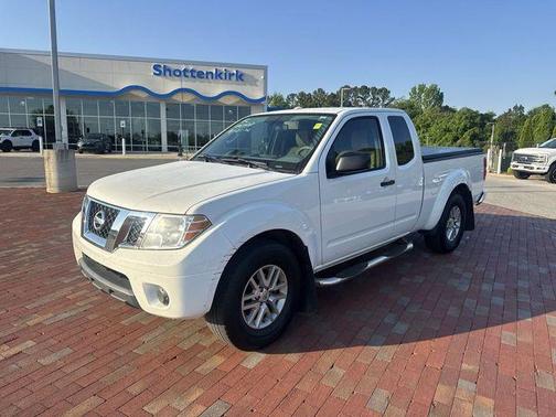 Glacier White 2017 Nissan Frontier SV-I4