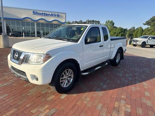 Glacier White 2017 Nissan Frontier SV-I4