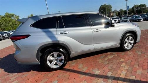 2022 Toyota Highlander LE
