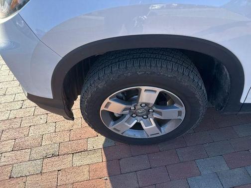 White 2024 Honda Ridgeline RTL