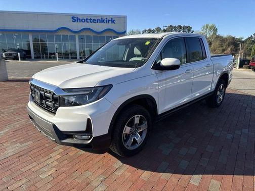 White 2024 Honda Ridgeline RTL