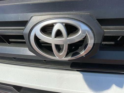 Ice 2025 Toyota Tacoma SR5