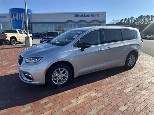 2024 Chrysler Pacifica Touring-L