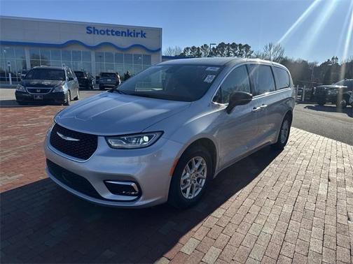 2024 Chrysler Pacifica Touring-L