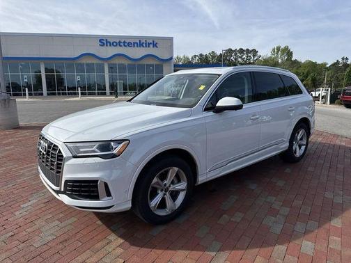 Glacier White Metallic 2022 Audi Q7 55 Premium