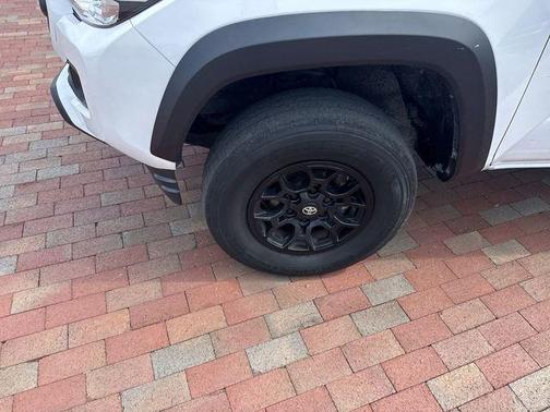 White 2022 Toyota Tacoma SR