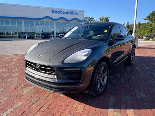 2023 Porsche Macan Base