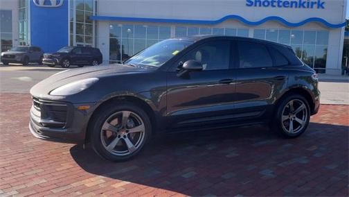 2023 Porsche Macan Base
