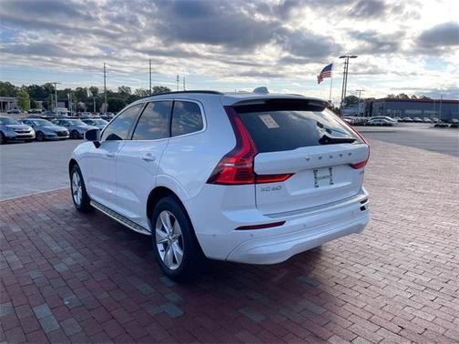 2022 Volvo XC60 B5 Momentum