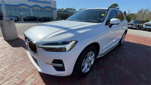 2022 Volvo XC60 B5 Momentum