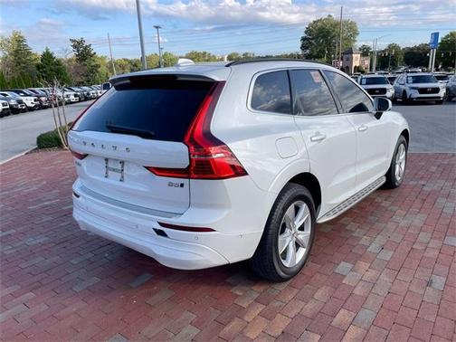 2022 Volvo XC60 B5 Momentum