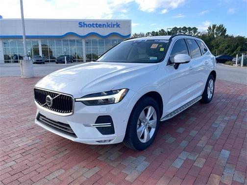 2022 Volvo XC60 B5 Momentum