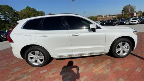 2022 Volvo XC60 B5 Momentum