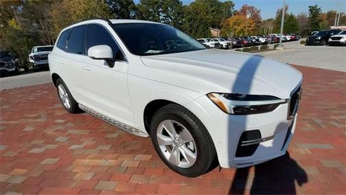 2022 Volvo XC60 B5 Momentum