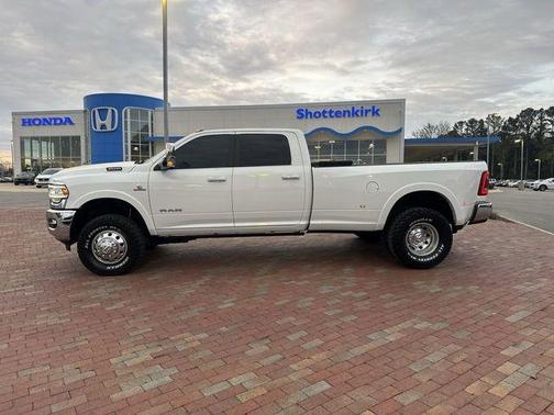 Bright White Clearcoat 2019 RAM 3500 Laramie