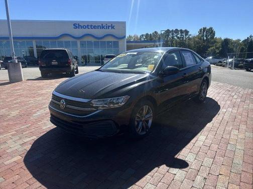 Deep Black Pearl Effect 2023 Volkswagen Jetta 1.5T SE